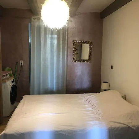 Rez De Dans Maison Ancienne Climatisee Avec Jardin Privatif *