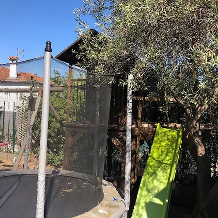 Casa de Férias Rez De Dans Maison Ancienne Climatisee Avec Jardin Privatif